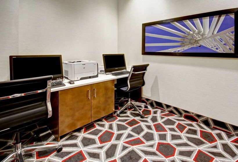 בית מלון כפרי Hampton Inn & Suites By Hilton Medicine Hat