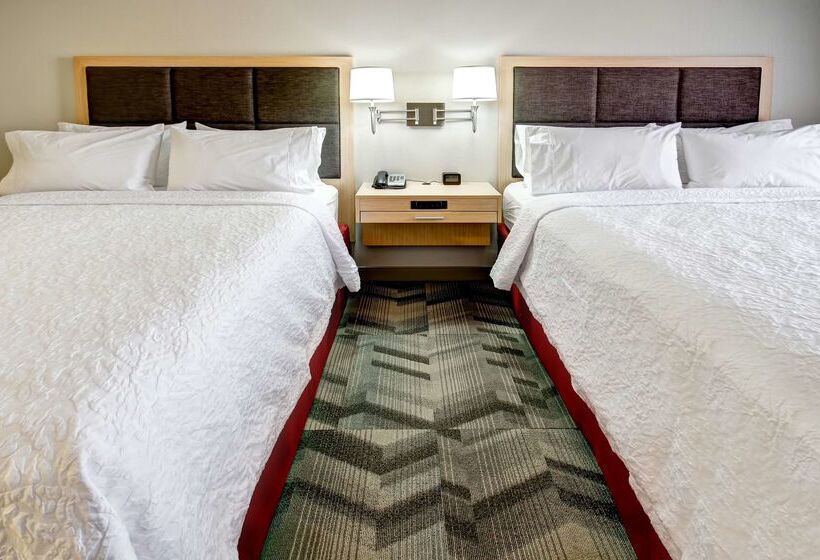 בית מלון כפרי Hampton Inn & Suites By Hilton Medicine Hat