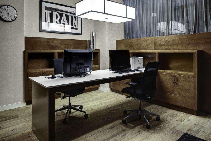 هتل Hampton Inn & Suites Richmond Downtown