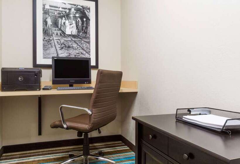 בית מלון כפרי Hawthorn Suites By Wyndham Wheeling At The Highlands