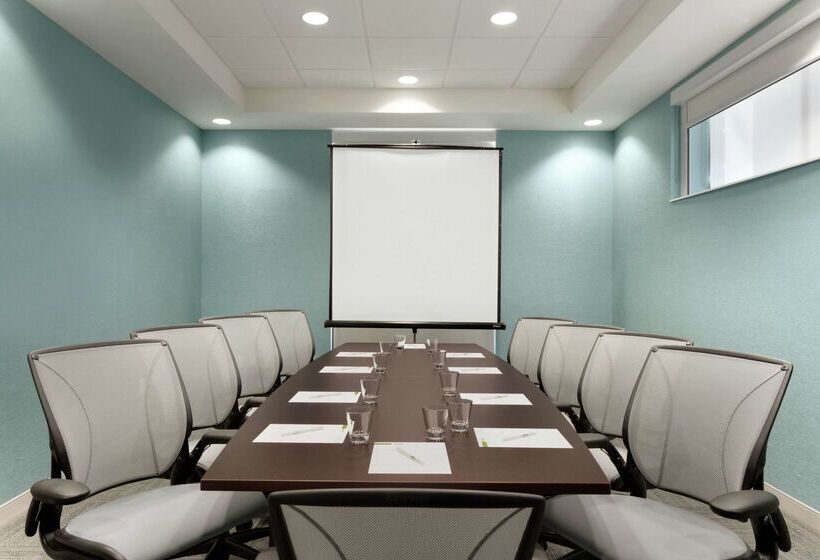 فندق Home2 Suites By Hilton Milton Ontario