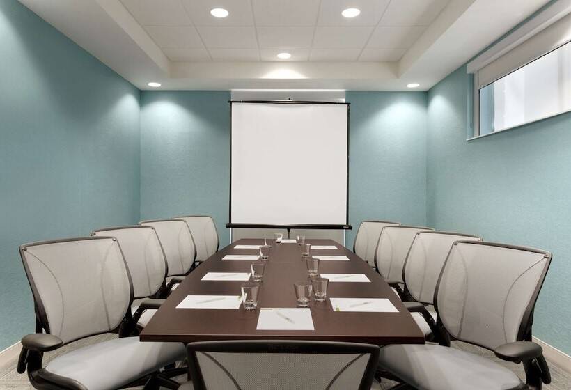 فندق Home2 Suites By Hilton Milton Ontario