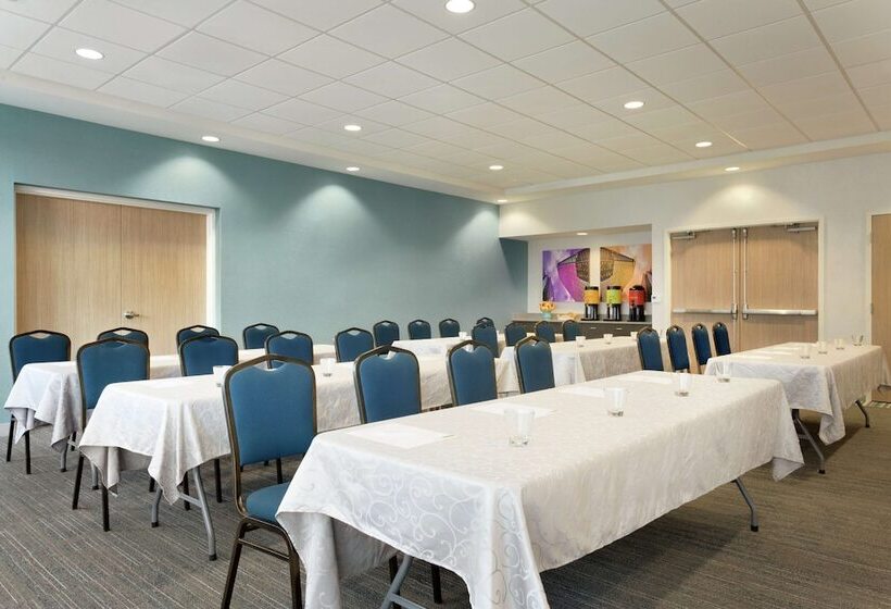 فندق Home2 Suites By Hilton Milton Ontario