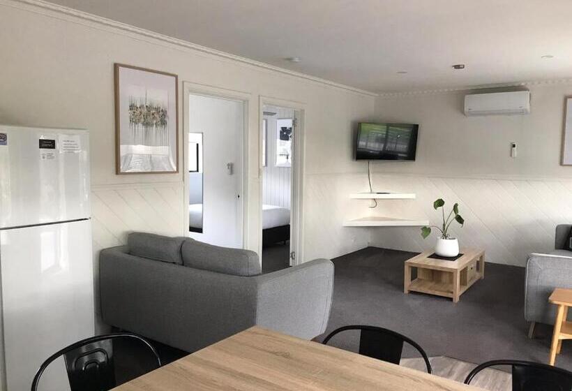 فندق Georges Bay Apartments