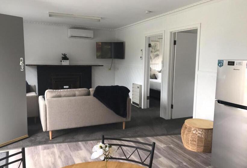 فندق Georges Bay Apartments