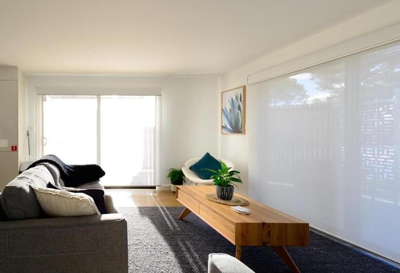 فندق Georges Bay Apartments