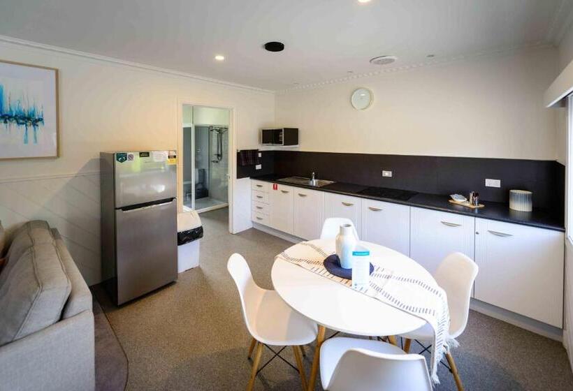 فندق Georges Bay Apartments