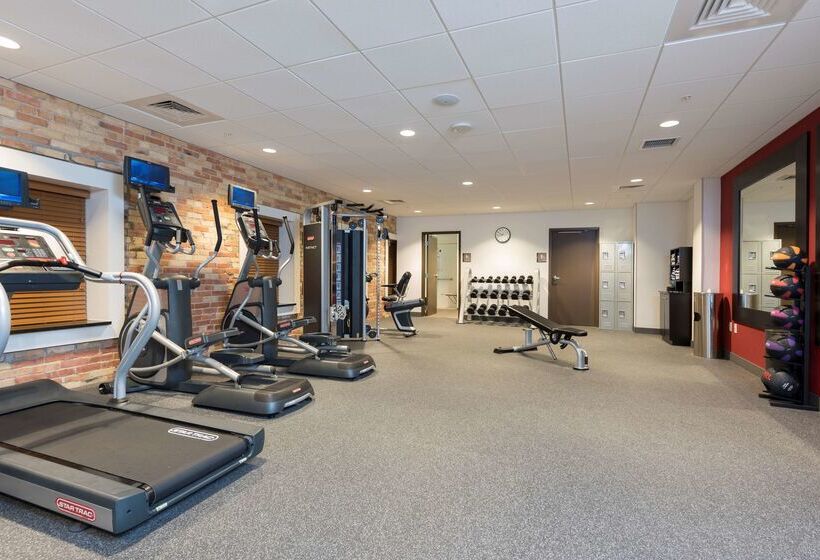 Отель Homewood Suites By Hilton Grand Rapids Downtown