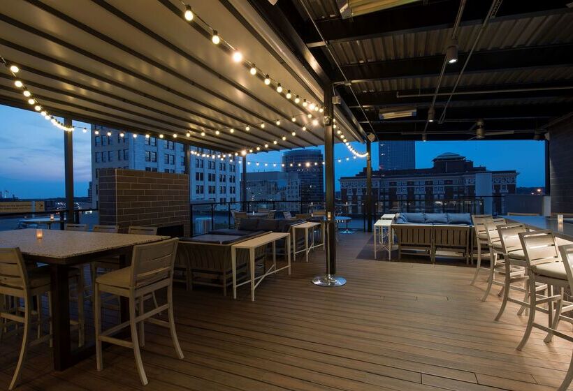 Отель Homewood Suites By Hilton Grand Rapids Downtown