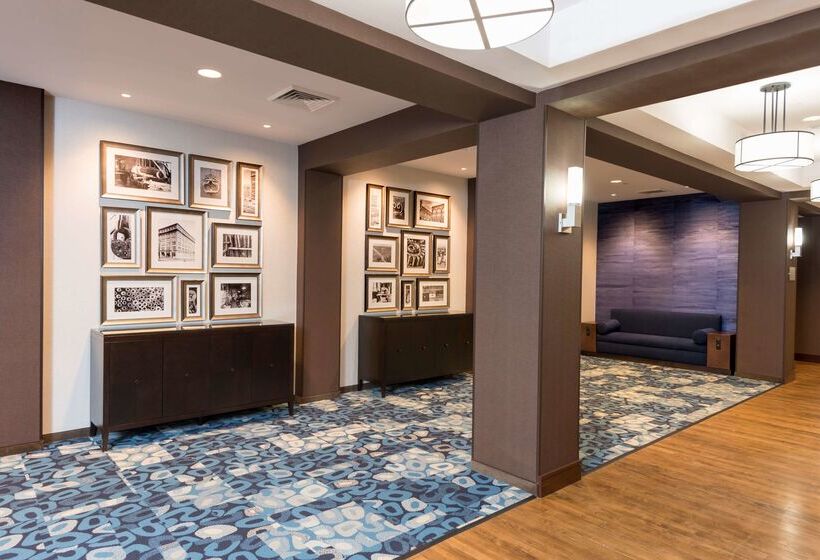Отель Homewood Suites By Hilton Grand Rapids Downtown