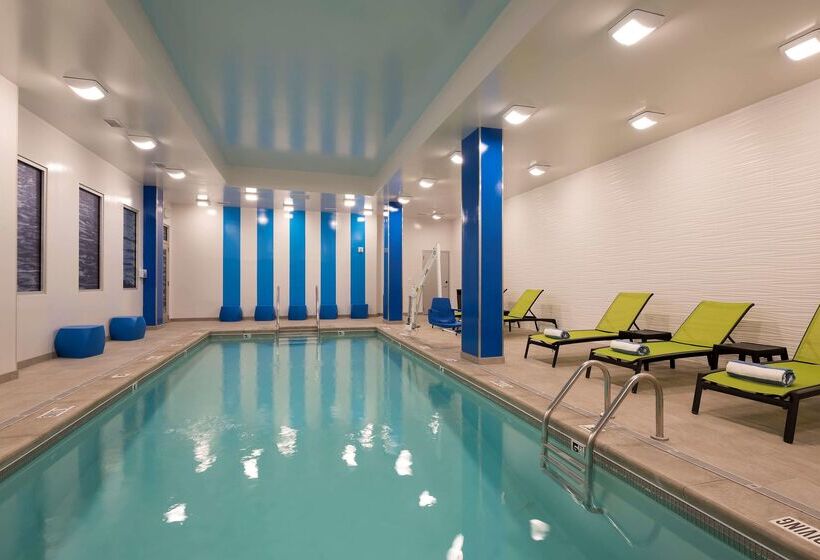 Отель Homewood Suites By Hilton Grand Rapids Downtown