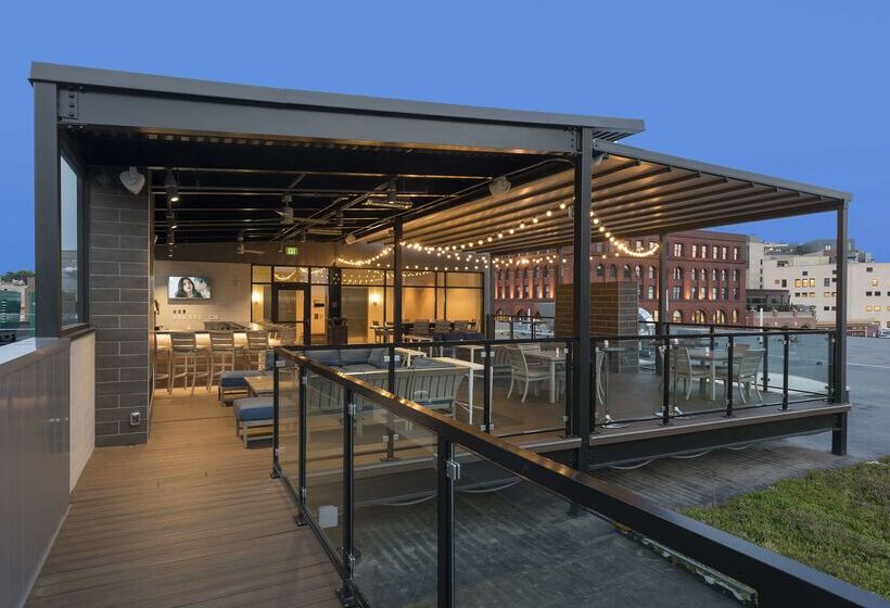 Отель Homewood Suites By Hilton Grand Rapids Downtown