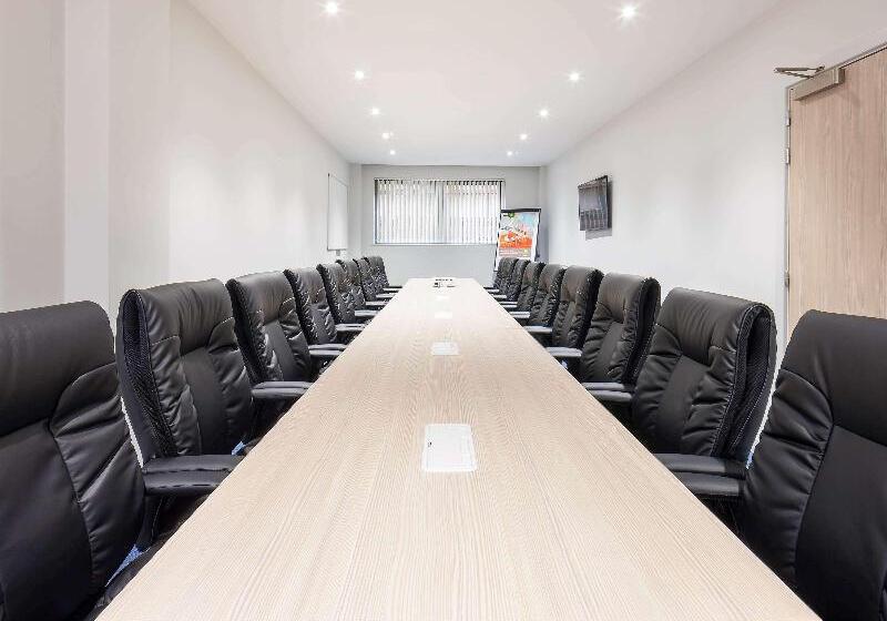 호텔 Ibis Styles London Heathrow Airport