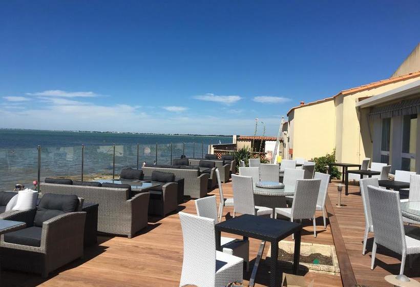 Beach Hotel   Le Grand Chalet