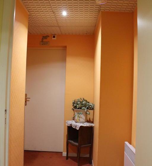 Отель Le Voltaire