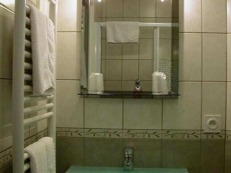 호텔 Logis Hôtel Restaurant Les Cévennes