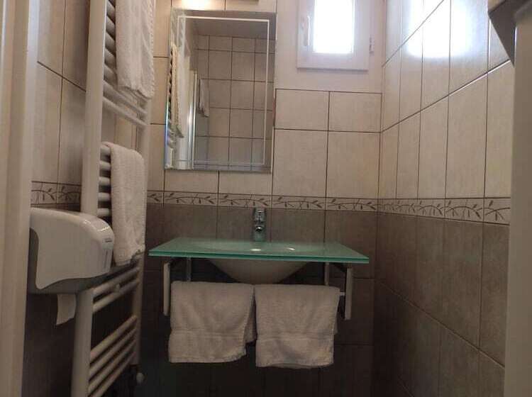 호텔 Logis Hôtel Restaurant Les Cévennes