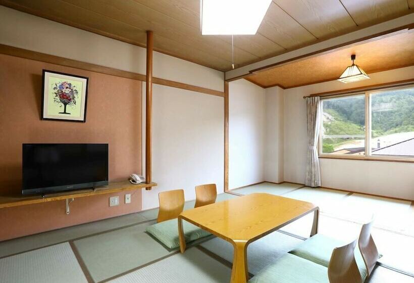 فندق Manza Onsen Nisshinkan