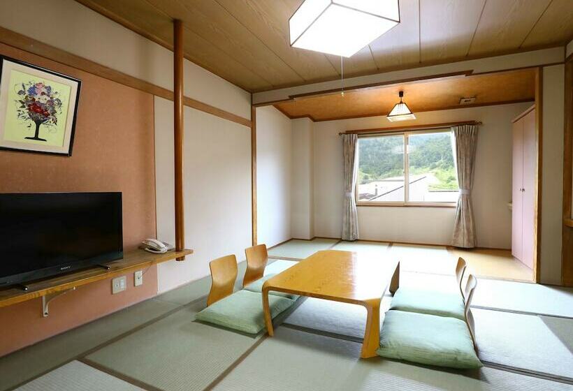 فندق Manza Onsen Nisshinkan