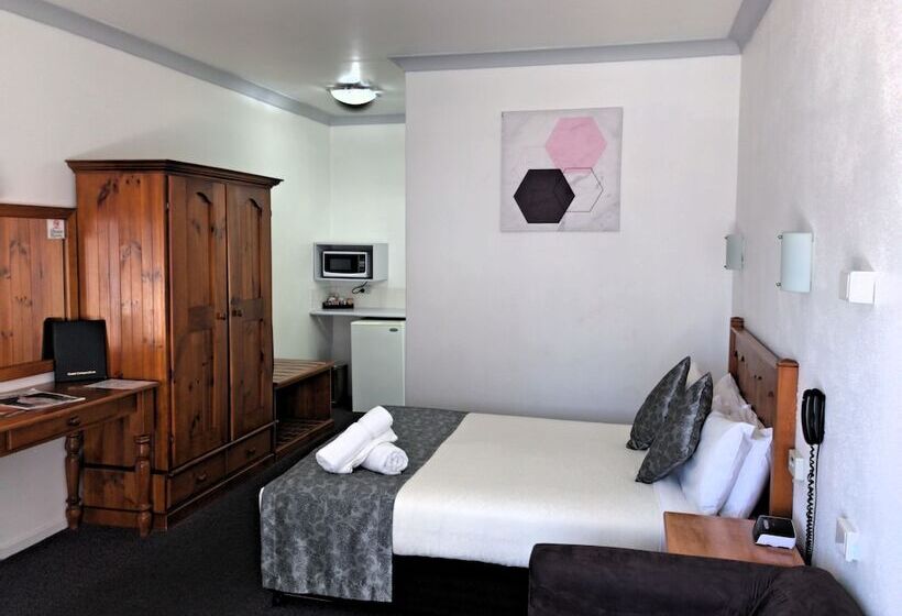 هتل New England Motor Inn