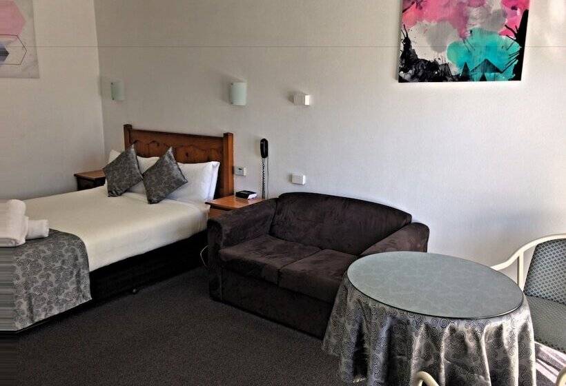 هتل New England Motor Inn