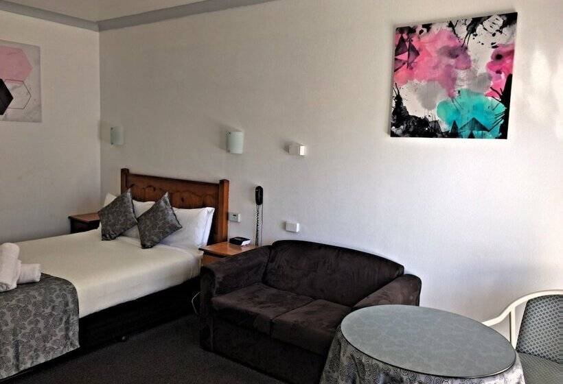 هتل New England Motor Inn