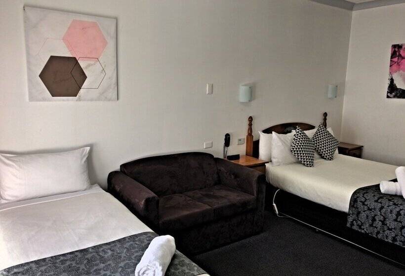 هتل New England Motor Inn