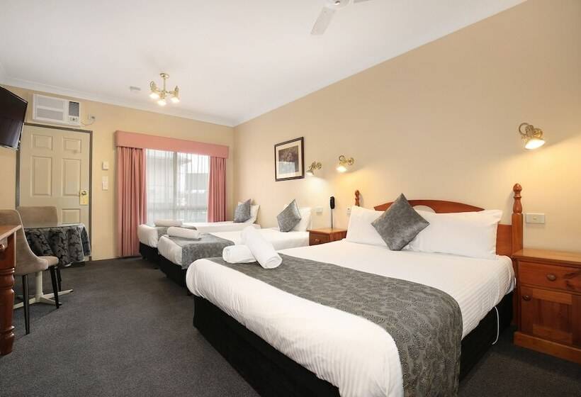 هتل New England Motor Inn