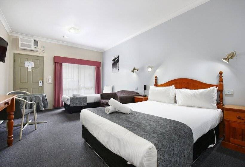 هتل New England Motor Inn