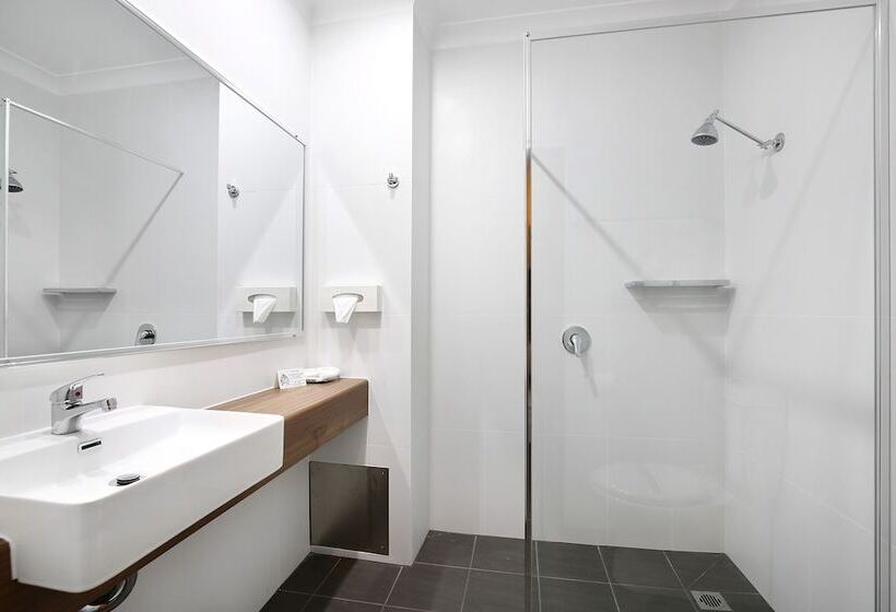 هتل New England Motor Inn