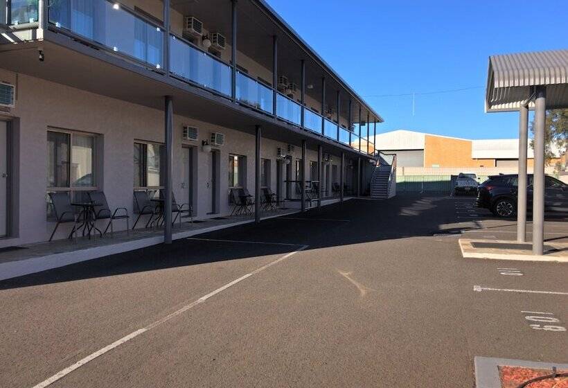 هتل New England Motor Inn