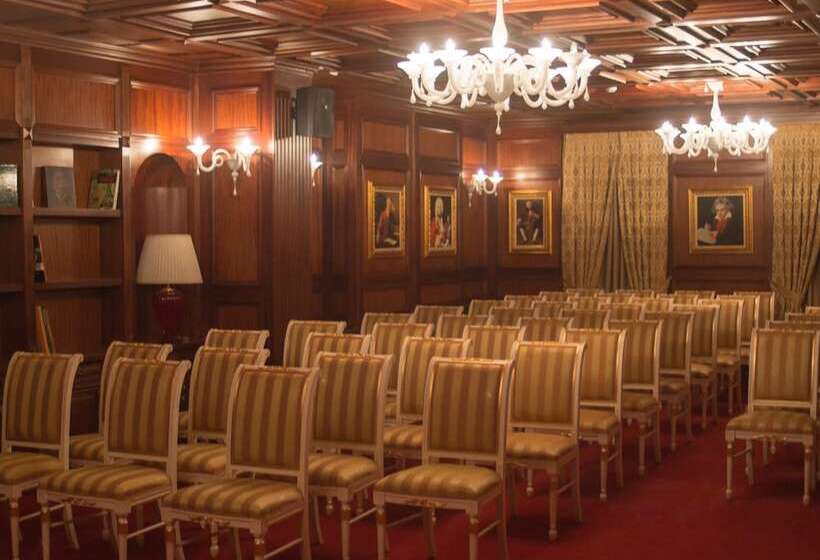 בית מלון כפרי Opera