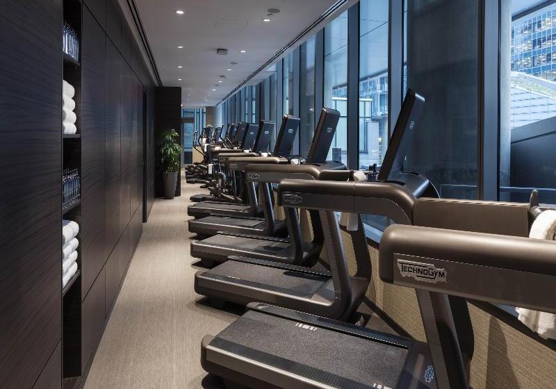 Paradox Hotel Vancouver