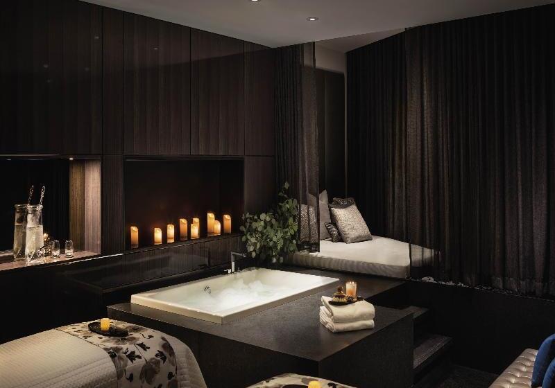 Paradox Hotel Vancouver