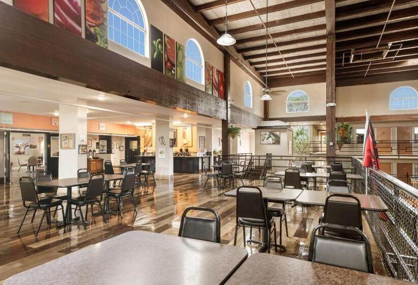 Отель Pearl On The Concho Surestay Collection By Best Western