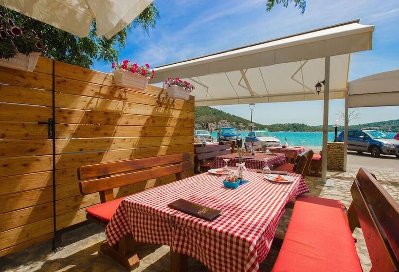 ホテル Plava Laguna