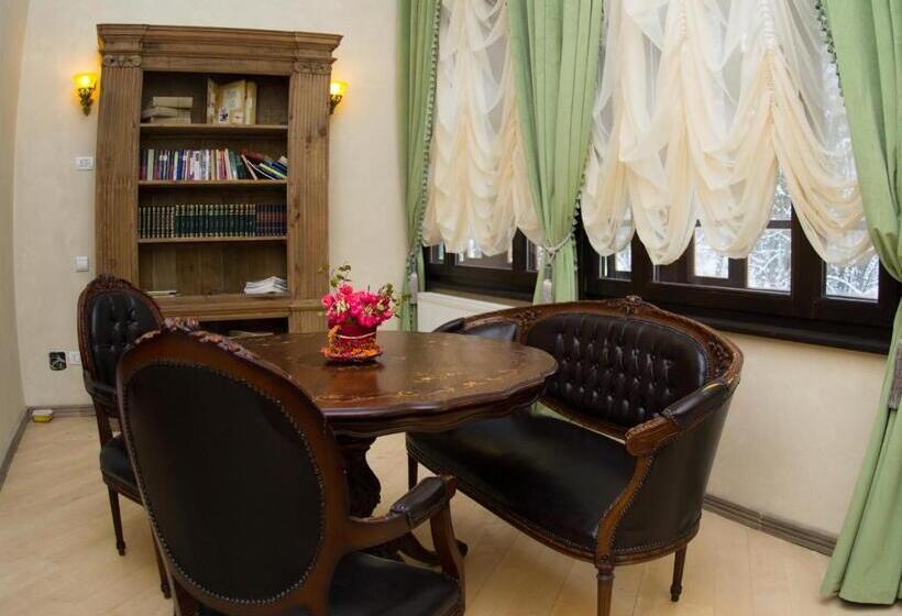 בית מלון כפרי Regal 1880