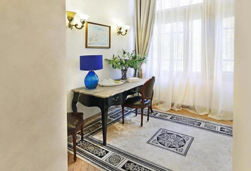 Отель Regal 1880