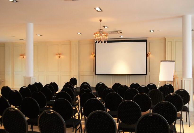 فندق Riviera Resort Airport Modlin