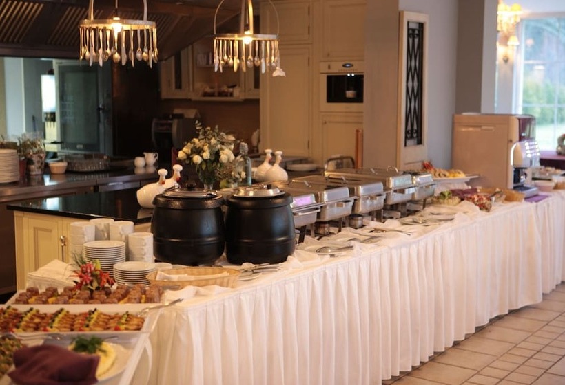 فندق Riviera Resort Airport Modlin