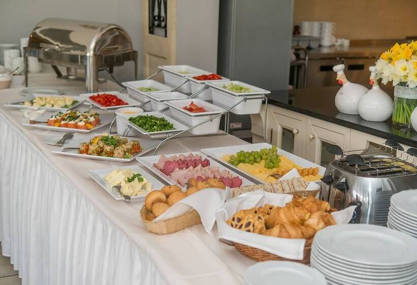 فندق Riviera Resort Airport Modlin