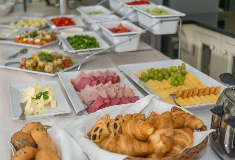 فندق Riviera Resort Airport Modlin