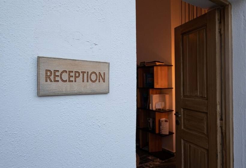 호텔 Santorini Crystal Blue Boutique