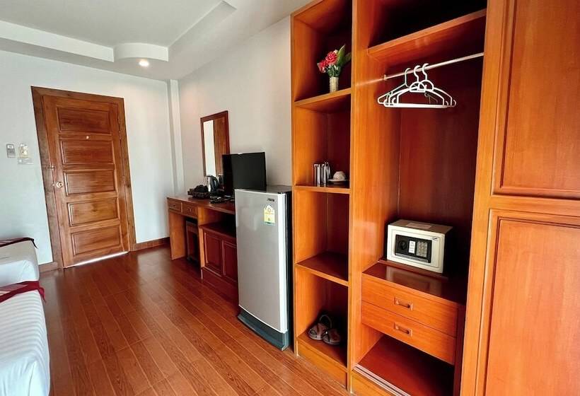 Отель Sawadeelanna