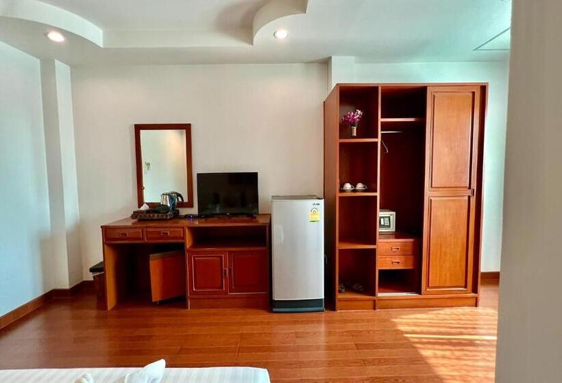 Отель Sawadeelanna