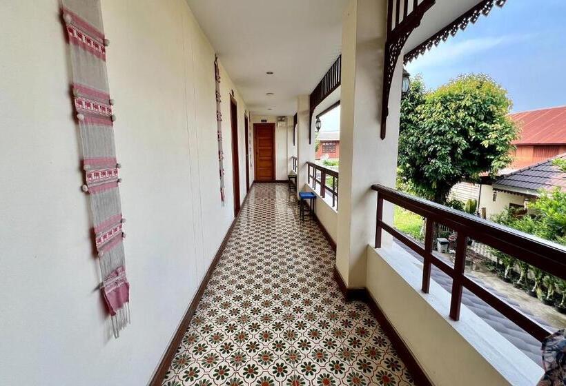 Отель Sawadeelanna