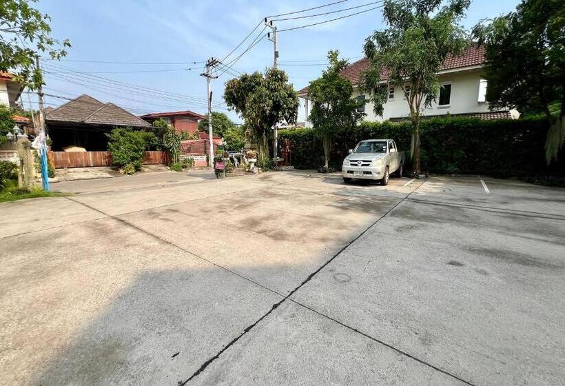 Отель Sawadeelanna