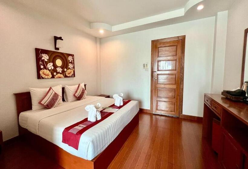 Отель Sawadeelanna