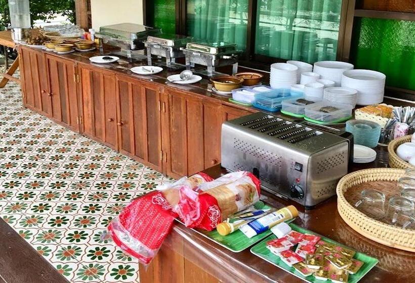 Отель Sawadeelanna