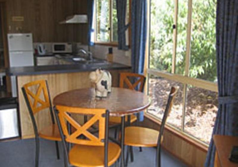 Отель Sheffield Cabins & Apartments